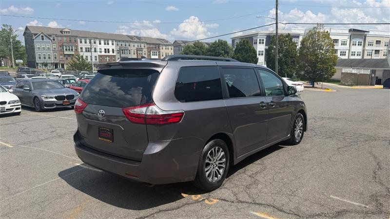 Used 2018 Toyota Sienna XLE w/ XLE Navigation Package FWD image 13