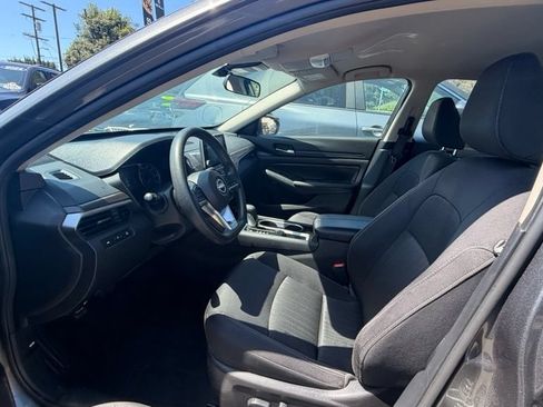 Used 2024 Nissan Altima 2.5 SV FWD image 6