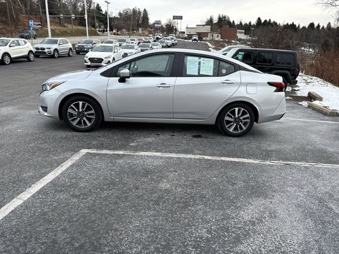 Used 2023 Nissan Versa SV image 8