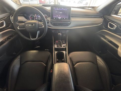 Used 2025 Jeep Compass Limited image 37