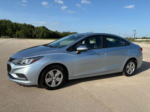 Used 2017 Chevrolet Cruze LS FWD image 59