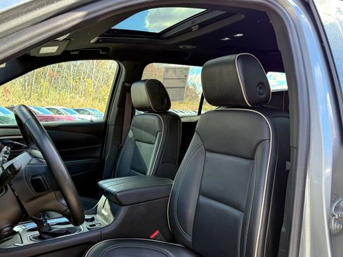 Used 2023 Chevrolet Traverse Premier w/ Redline Edition image 16