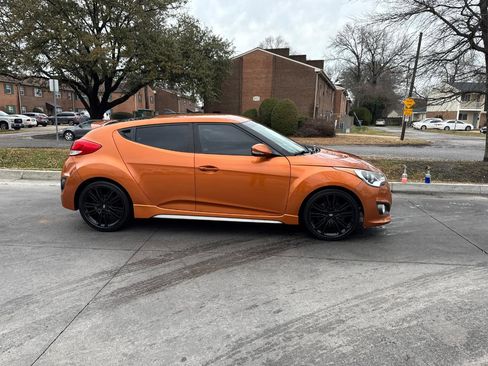 Used 2016 Hyundai Veloster Turbo image 3