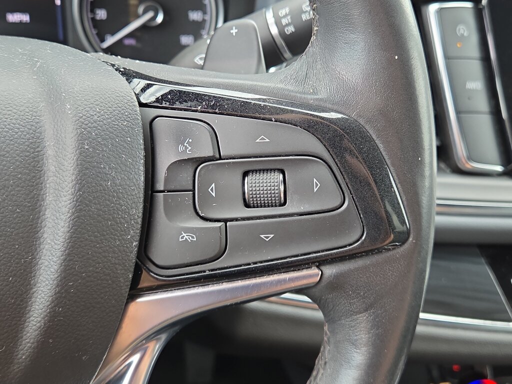 Used 2023 Buick Enclave Essence AWD/4WD image 22