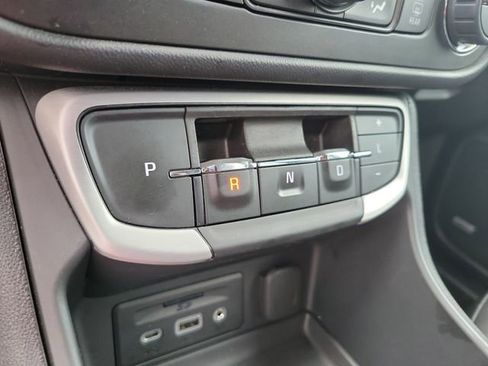 Used 2022 GMC Terrain SLT w/ Infotainment Package II FWD image 31