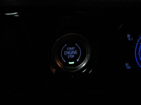 Used 2022 GMC Sierra 1500 SLE w/ X31 Off-Road Package AWD/4WD image 17
