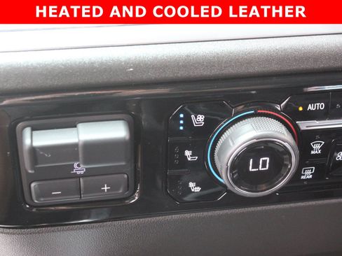 Used 2022 Chevrolet Silverado 1500 LTZ AWD/4WD image 23