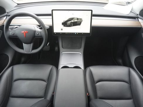 Used 2023 Tesla Model Y Long Range image 9