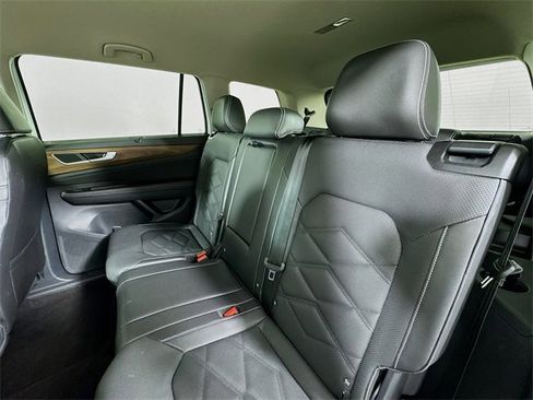 Used 2025 Volkswagen Atlas SE image 22