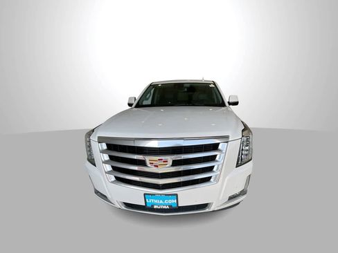Used 2020 Cadillac Escalade Luxury image 3