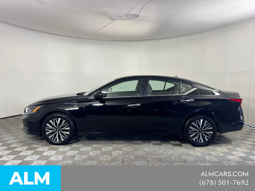 Used 2025 Nissan Altima 2.5 SV FWD image 10