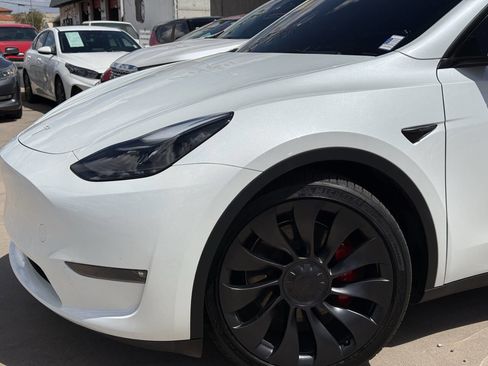 Used 2023 Tesla Model Y Performance AWD/4WD image 10