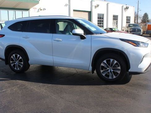 Used 2022 Toyota Highlander XLE image 9
