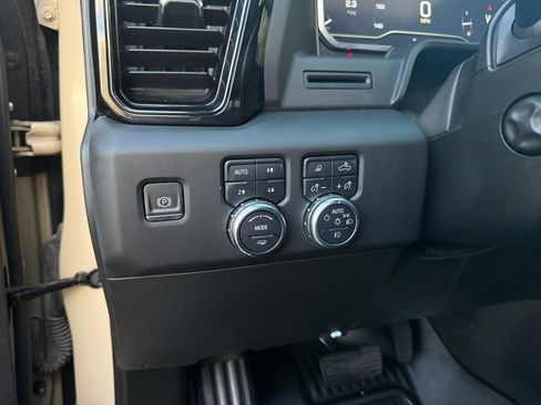 Used 2023 GMC Sierra 1500 AT4 w/ AT4 Premium Package AWD/4WD image 40