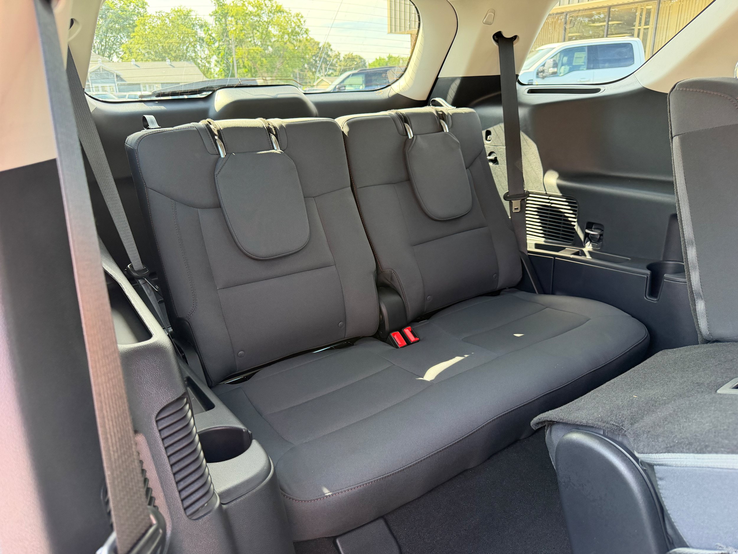Used 2025 Ford Explorer Active AWD/4WD image 16