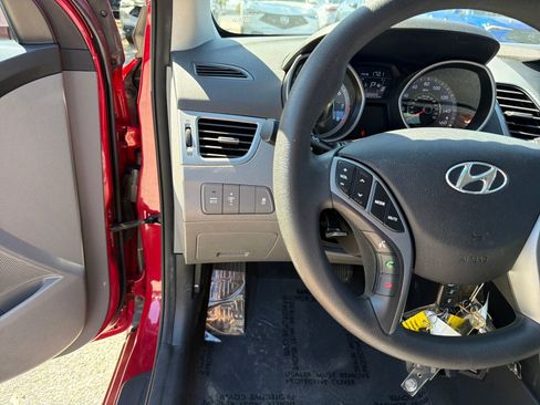 Used 2016 Hyundai Elantra SE w/ Option Group 02 FWD image 15