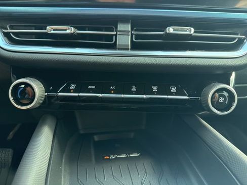 New 2026 Chevrolet Equinox EV LT image 24