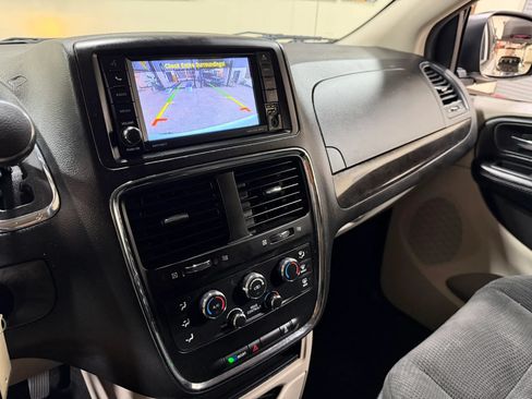 Used 2019 Dodge Grand Caravan SE FWD image 41