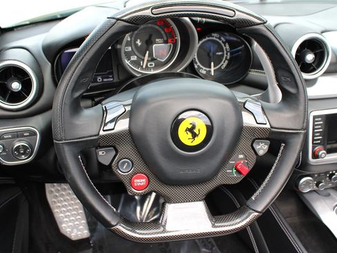 Used 2015 Ferrari California T image 26