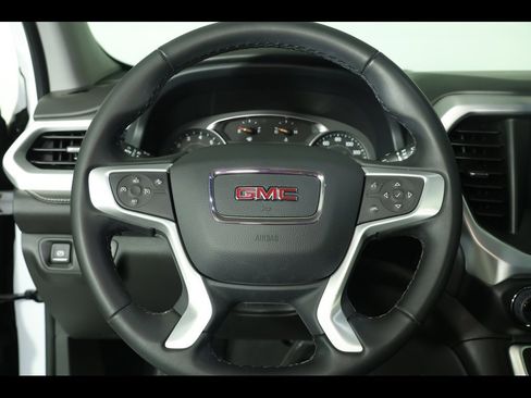 Used 2023 GMC Acadia SLT image 24