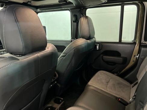 New 2025 Jeep Gladiator Sport AWD/4WD image 19