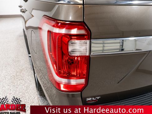 Used 2018 Ford Expedition Max XLT w/ Equipment Group 202A image 9