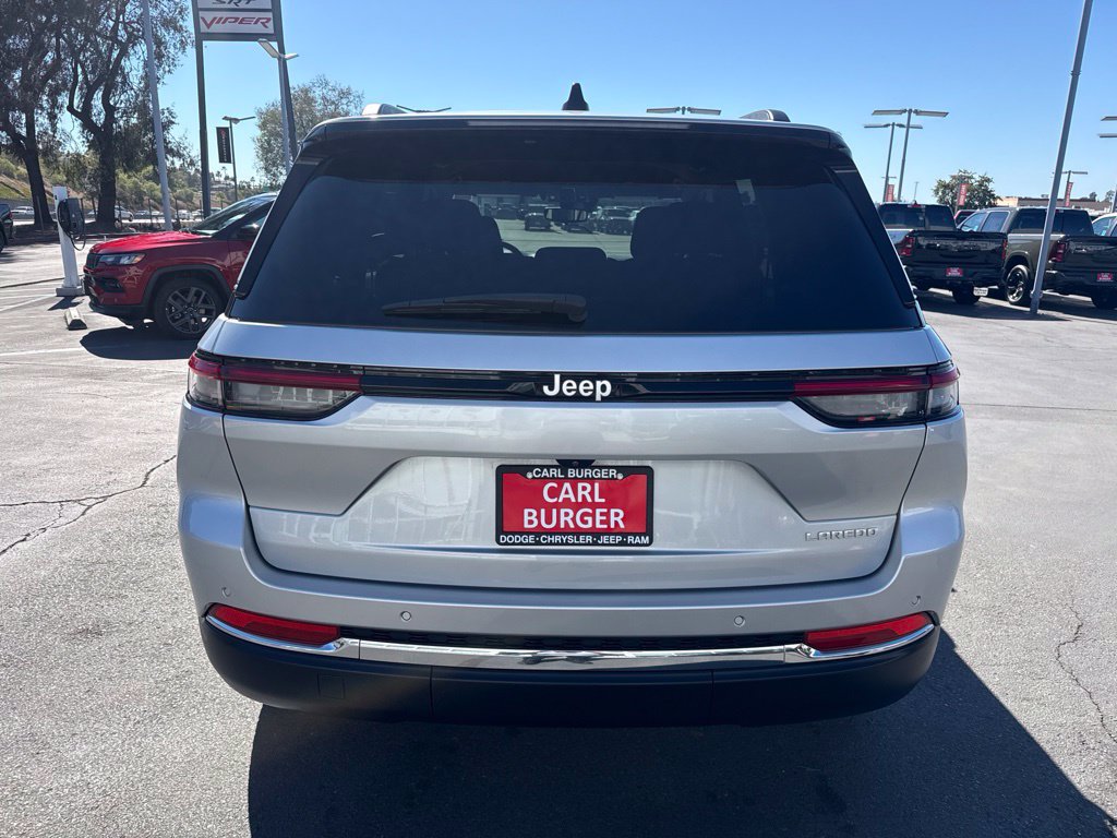 Certified 2024 Jeep Grand Cherokee Laredo RWD image 6