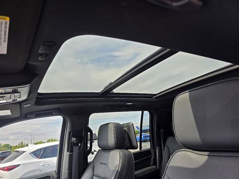 Used 2021 GMC Yukon XL Denali AWD/4WD image 24