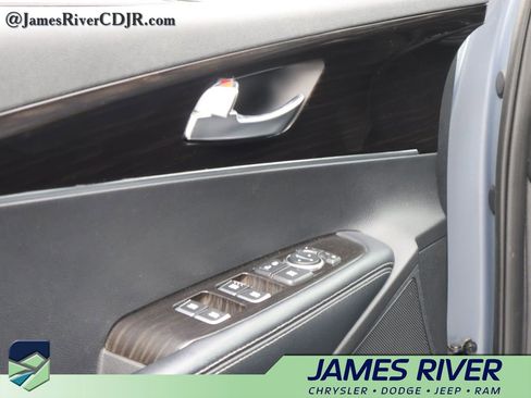 Used 2020 Kia Sorento LX image 21