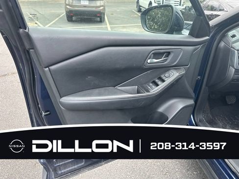 Used 2025 Nissan Rogue SV AWD/4WD image 8
