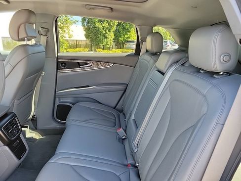 Used 2019 Lincoln Nautilus Reserve FWD image 11