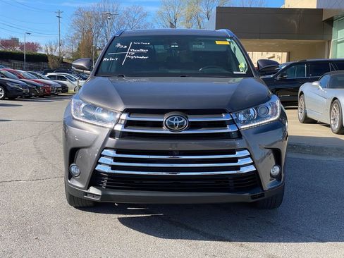 Used 2017 Toyota Highlander Limited Platinum image 2