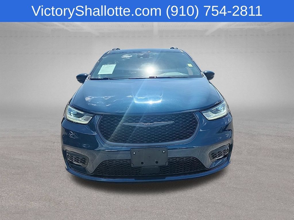 Used 2025 Chrysler Pacifica Limited FWD image 3