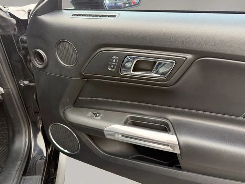 Used 2017 Ford Mustang Premium RWD image 31