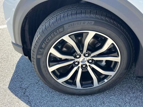 Used 2025 Ford Explorer ST-Line w/ Premium Package RWD image 9