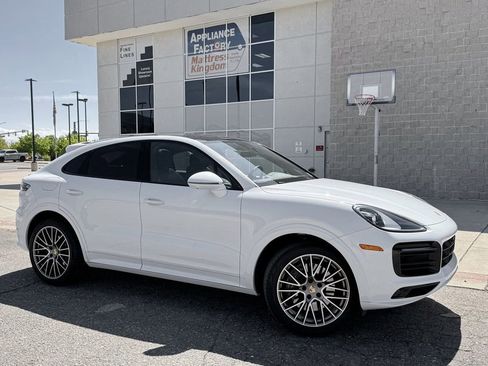Used 2023 Porsche Cayenne Coupe AWD/4WD image 2