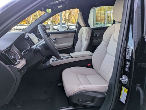 New 2026 Volvo XC90 B5 Core AWD/4WD image 15