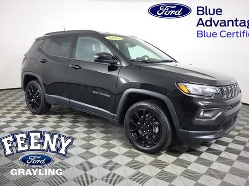 Used 2024 Jeep Compass Latitude w/ Convenience Group AWD/4WD image 1