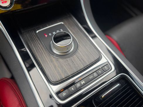 Used 2016 Jaguar XF S RWD image 18