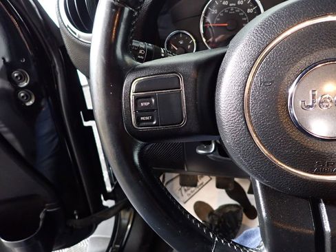 Used 2014 Jeep Wrangler Rubicon w/ Power Convenience Group AWD/4WD image 24