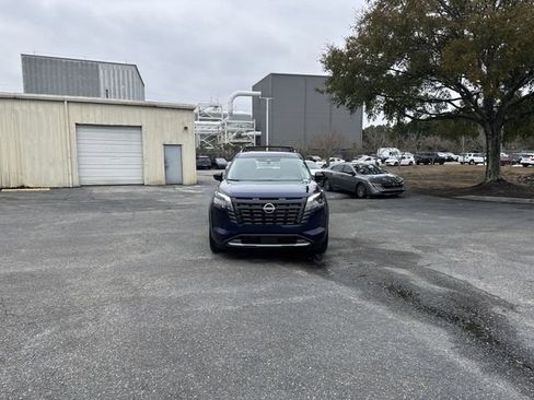 New 2026 Nissan Pathfinder SL image 2