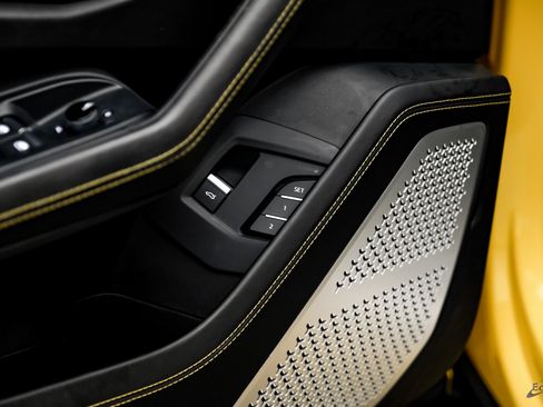 Used 2021 Lamborghini Urus image 95