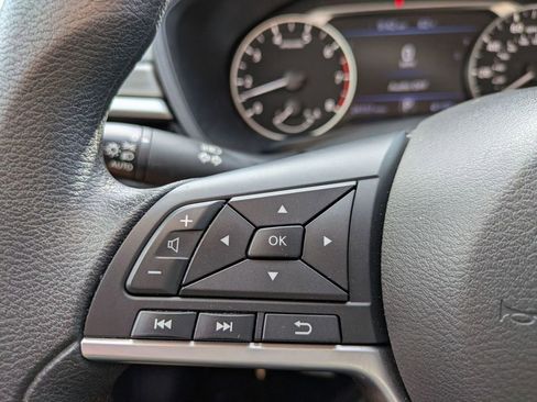 Used 2025 Nissan Altima 2.5 SV FWD image 17