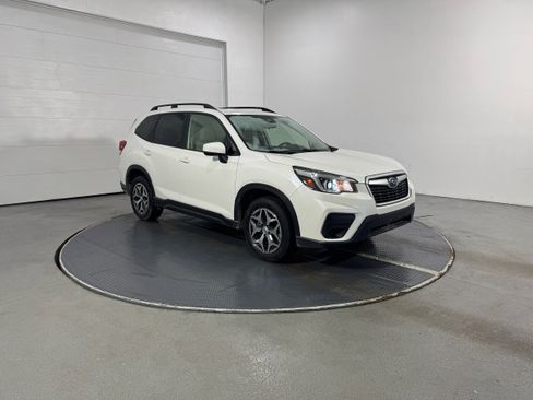 Used 2019 Subaru Forester Premium image 2