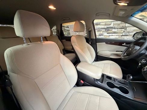Used 2018 Kia Sorento AWD image 15