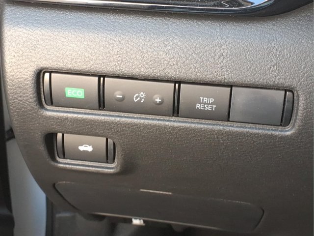 Certified 2025 Nissan Sentra SR FWD image 22