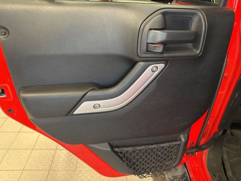 Used 2017 Jeep Wrangler Unlimited Sahara image 17