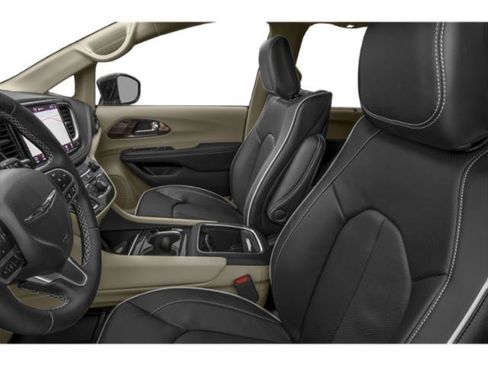 Certified 2026 Chrysler Pacifica Limited w/ S Appearance Package FWD image 8