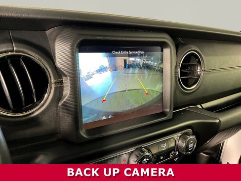 Used 2022 Jeep Wrangler Unlimited Sahara AWD/4WD image 13