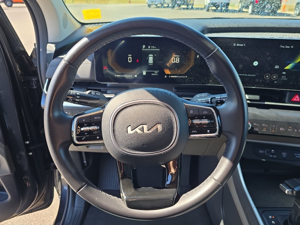 Used 2025 Kia Carnival FWD image 13